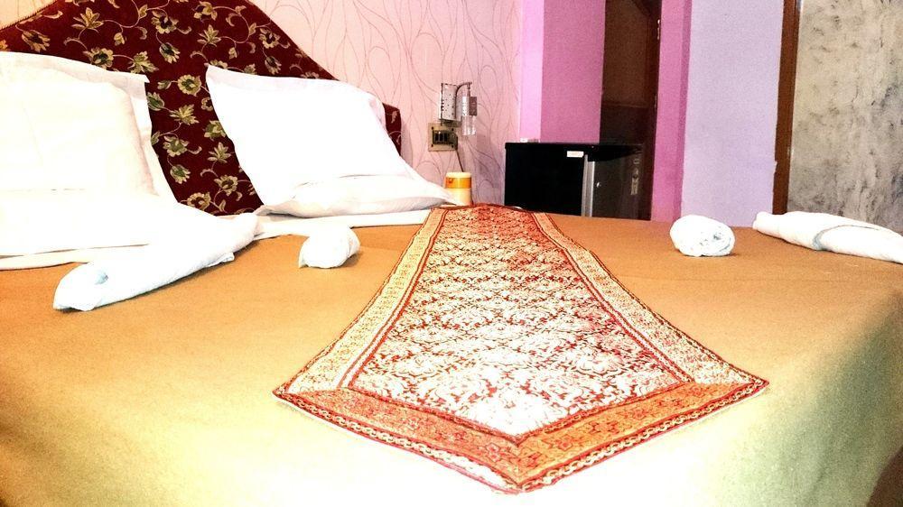 Treebo Trend Gupta Inn فاراناسي المظهر الخارجي الصورة