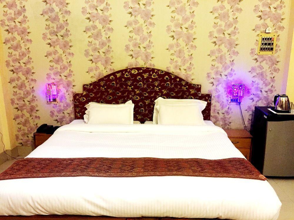 Treebo Trend Gupta Inn فاراناسي المظهر الخارجي الصورة