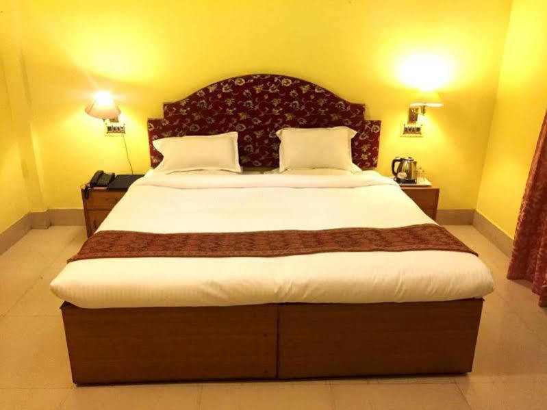 Treebo Trend Gupta Inn فاراناسي المظهر الخارجي الصورة