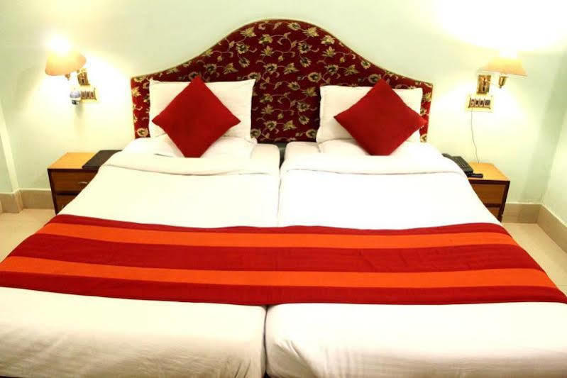Treebo Trend Gupta Inn فاراناسي المظهر الخارجي الصورة